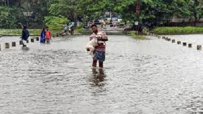 What is causing heavy rains that killed dozens in Kerala and Uttarakhand over last few days?