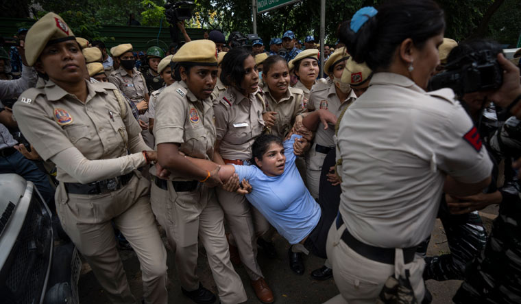 Wrestlers booked after scuffle as Delhi Police thwarts protest near new Parliament