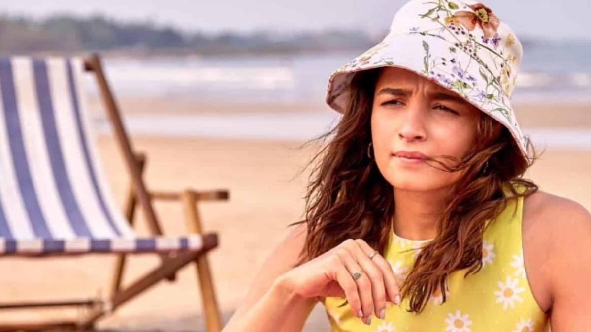 Alia Bhatt shares selfie from the beach in purple swimsuit, fans call her â€˜so beautiful even without makeupâ€™