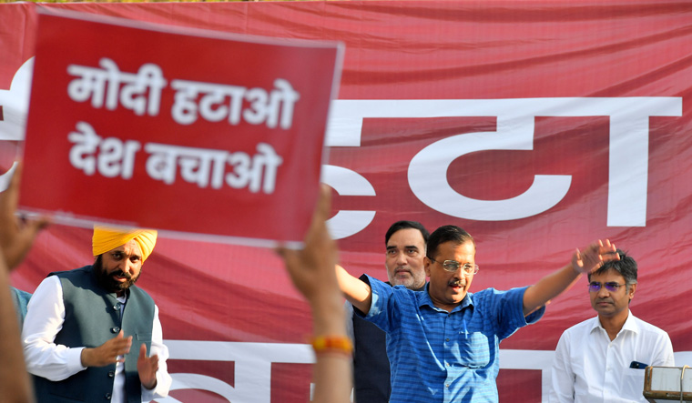AAP to organise 'Maha rally' in Delhi against Centre's ordinance