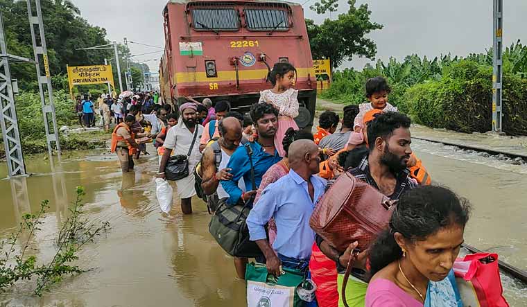 TN rains: Videos show IAF chopper airlifting stranded pregnant woman, 1.5-year-old baby