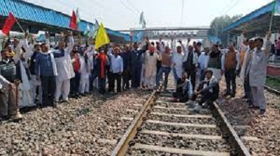 Farmers' rail roko affects train movement in 130 locations