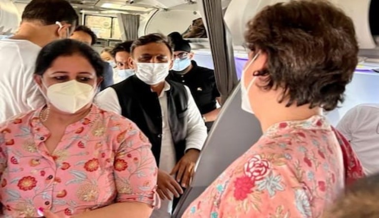 Priyanka Gandhi briefly interacts with Akhilesh Yadav on a Lucknow-bound plane