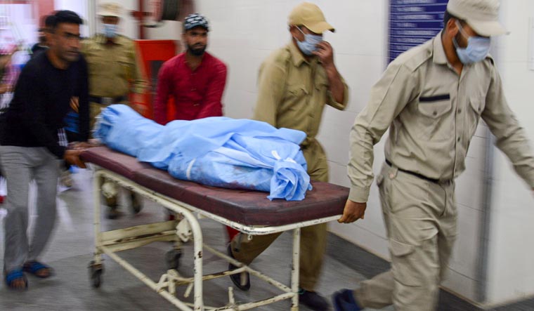 Migrant labourer shot dead in Kashmir