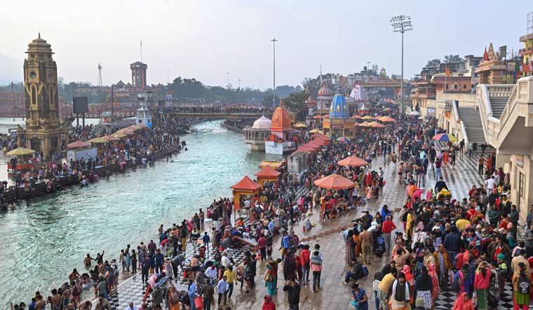 Lakhs reach Gangasagar for holy dip on 'Makar Sankranti'